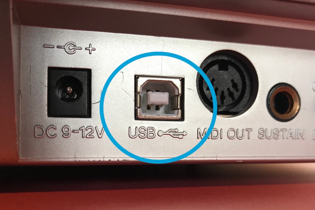 USB_port_-_keyboard.jpeg